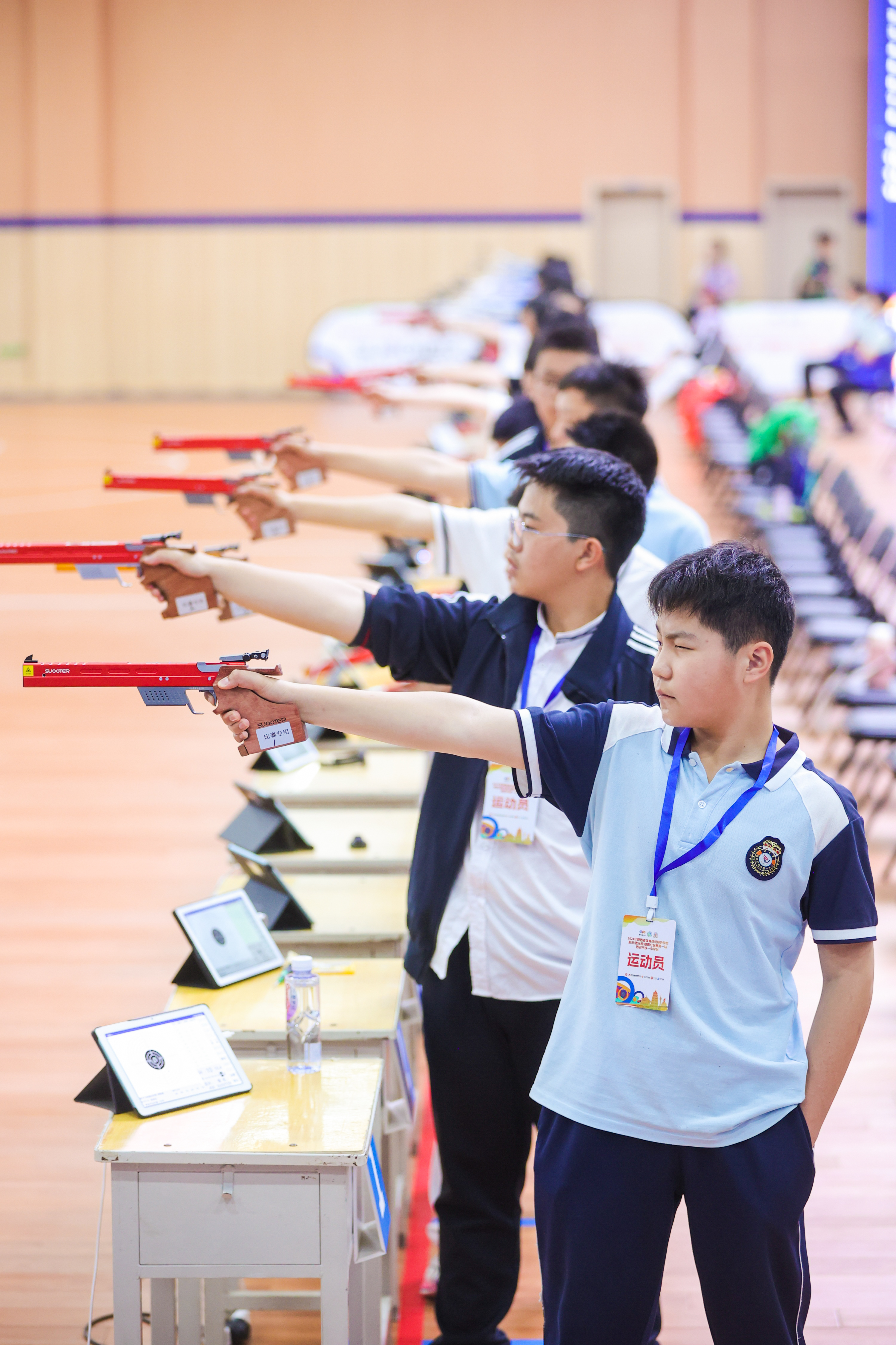 2024年陕西省体育传统特色学校射击(激光枪)联赛开赛 292名运动员参加首战比赛(图3)