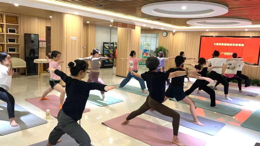 七星岗街道“健身科普小课堂”活动引导居民科学健身(图1) 七星岗街道“健身科普小课堂”活动引导居民科学健身(图1)