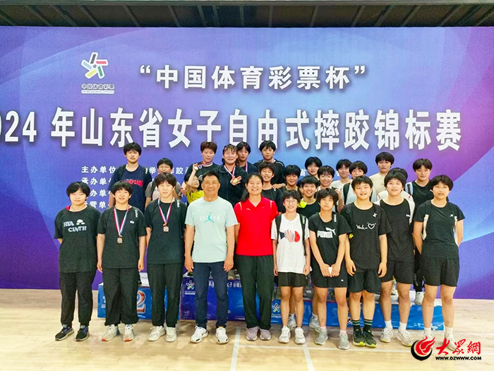 泰安代表队在2024年“中国体育彩票杯”山东省男子、女子自由式摔跤锦标赛中斩获佳绩(图1) 泰安代表队在2024年“中国体育彩票杯”山东省男子、女子自由式摔跤锦标赛中斩获佳绩(图1)