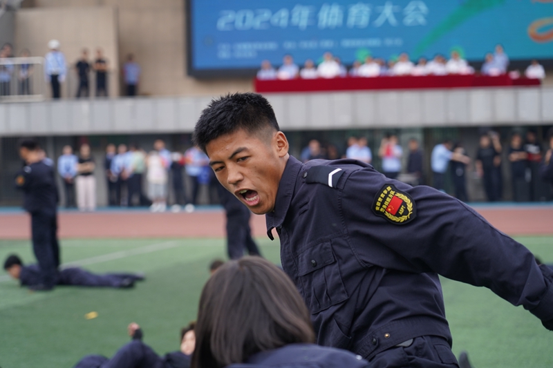 安徽警官职业学院2024年体育大会顺利召开(图5) 安徽警官职业学院2024年体育大会顺利召开(图5)
