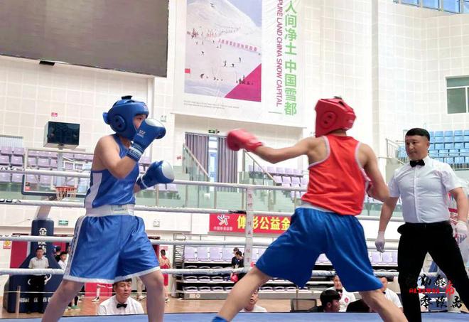阿勒泰“体彩杯”青少年拳击锦标赛在阿勒泰市火热开赛(图4) 阿勒泰“体彩杯”青少年拳击锦标赛在阿勒泰市火热开赛(图4)
