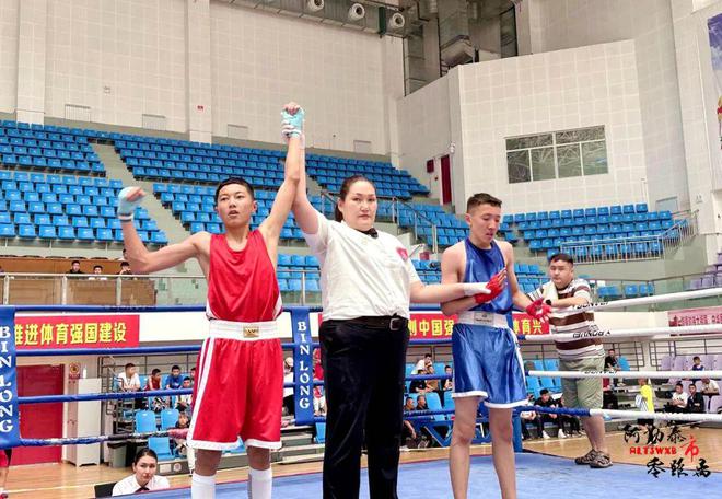阿勒泰“体彩杯”青少年拳击锦标赛在阿勒泰市火热开赛(图7) 阿勒泰“体彩杯”青少年拳击锦标赛在阿勒泰市火热开赛(图7)