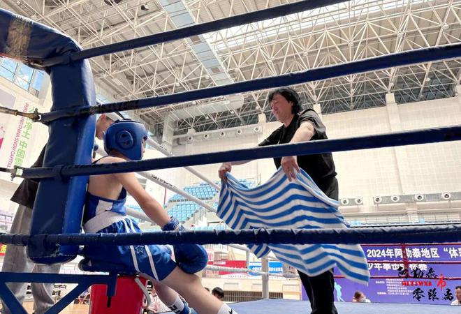 阿勒泰“体彩杯”青少年拳击锦标赛在阿勒泰市火热开赛(图6) 阿勒泰“体彩杯”青少年拳击锦标赛在阿勒泰市火热开赛(图6)