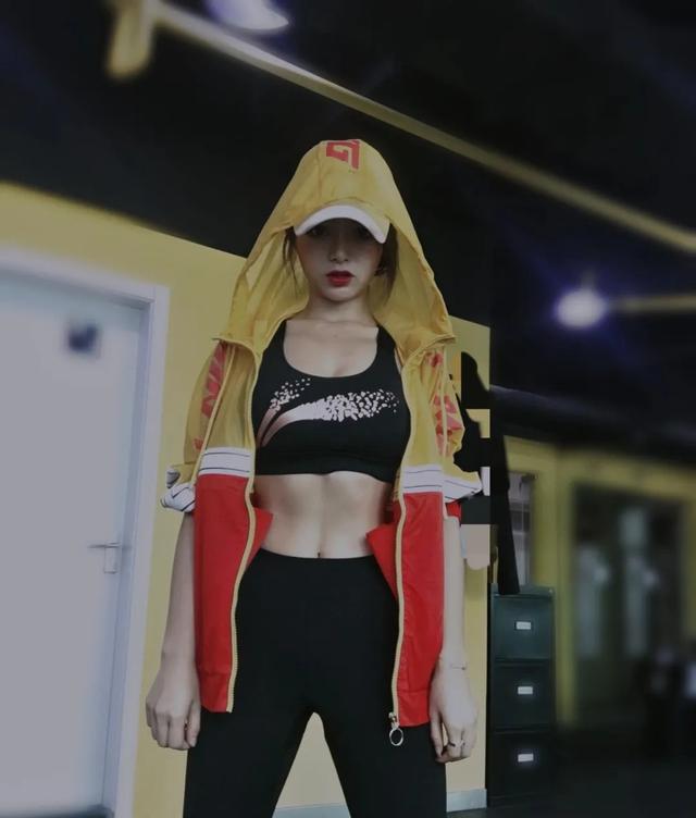 F罩杯健身女神初恋脸+马甲线展现女生最好一面(图7)