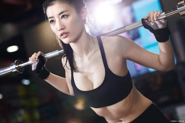 秋天已经开始转凉健身运动不应忽视了解一下健身的好处(图1)