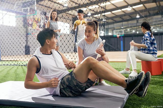 秋天已经开始转凉健身运动不应忽视了解一下健身的好处(图6)