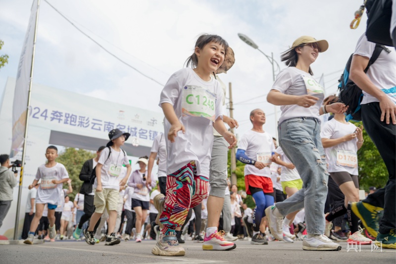用奔跑感受1200年古城历史 2024奔跑彩云南名城名镇领跑赛开启(图3) 用奔跑感受1200年古城历史 2024奔跑彩云南名城名镇领跑赛开启(图3)