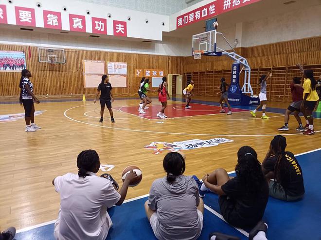 “援牙买加2024年体育技术援助项目”闭班仪式在四川体育职业学院举行(图1) “援牙买加2024年体育技术援助项目”闭班仪式在四川体育职业学院举行(图1)