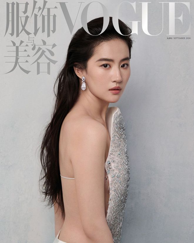 刘亦菲NBA观赛生图曝光与印度女星同框竞美现场交友成功(图1) 刘亦菲NBA观赛生图曝光与印度女星同框竞美现场交友成功(图1)
