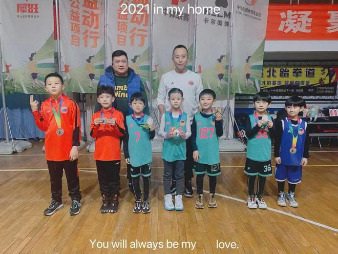 《乐航体育篮球训练赛激情12支队伍齐聚宣化一中篮球馆(图4) 《乐航体育篮球训练赛激情12支队伍齐聚宣化一中篮球馆(图4)