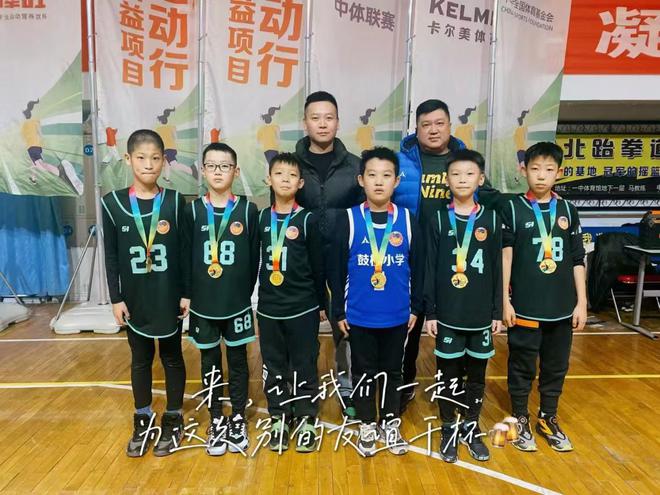 《乐航体育篮球训练赛激情12支队伍齐聚宣化一中篮球馆(图3) 《乐航体育篮球训练赛激情12支队伍齐聚宣化一中篮球馆(图3)