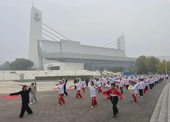 北体大教授黄康辉指导训练2024年全国太极拳健身站点骨干教练员(图4) 北体大教授黄康辉指导训练2024年全国太极拳健身站点骨干教练员(图4)
