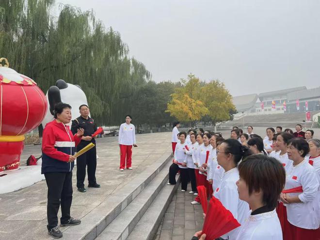 北体大教授黄康辉指导训练2024年全国太极拳健身站点骨干教练员(图3) 北体大教授黄康辉指导训练2024年全国太极拳健身站点骨干教练员(图3)