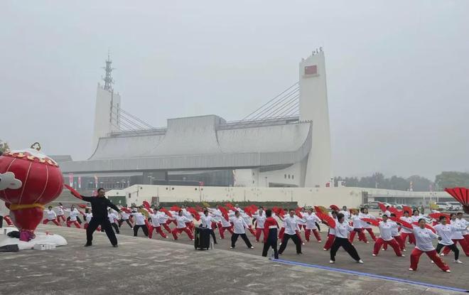 北体大教授黄康辉指导训练2024年全国太极拳健身站点骨干教练员(图2) 北体大教授黄康辉指导训练2024年全国太极拳健身站点骨干教练员(图2)