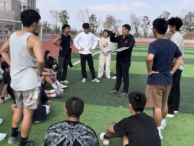 信农体育学院在2024年河南省全民健身大赛飞盘公开赛中喜获佳绩(图2) 信农体育学院在2024年河南省全民健身大赛飞盘公开赛中喜获佳绩(图2)
