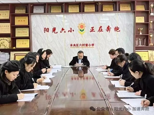 阳光体育人人参与 花香六小加速奔跑——未央区六村堡小学扎实开展“阳光体育”活动纪实(图2) 阳光体育人人参与 花香六小加速奔跑——未央区六村堡小学扎实开展“阳光体育”活动纪实(图2)