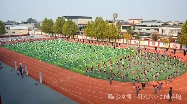 阳光体育人人参与 花香六小加速奔跑——未央区六村堡小学扎实开展“阳光体育”活动纪实(图6) 阳光体育人人参与 花香六小加速奔跑——未央区六村堡小学扎实开展“阳光体育”活动纪实(图6)