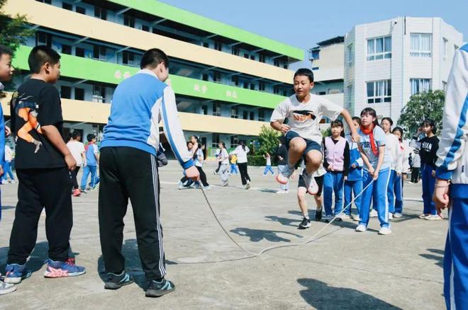 快乐运动阳光满满2024全区中小学综合运动会收官！(图4)
