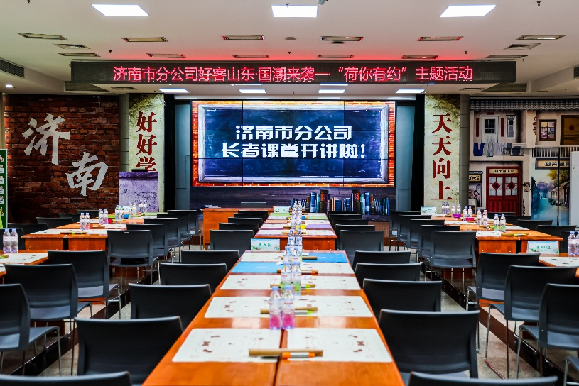 适老服务新风尚看保险柜面如何写好“养老金融大文章”?(图1) 适老服务新风尚看保险柜面如何写好“养老金融大文章”?(图1)