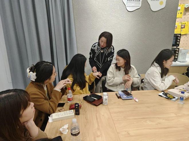 “楼下坐坐”、猎户座人才公寓上新青年中心里的青年夜校开班(图6) “楼下坐坐”、猎户座人才公寓上新青年中心里的青年夜校开班(图6)