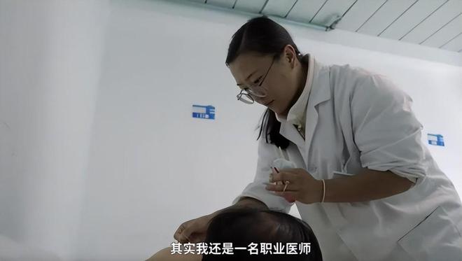 澳门拳击冠军石铭火了!白天当医生晚上打拳击同事:反差很大(图9) 澳门拳击冠军石铭火了!白天当医生晚上打拳击同事:反差很大(图9)