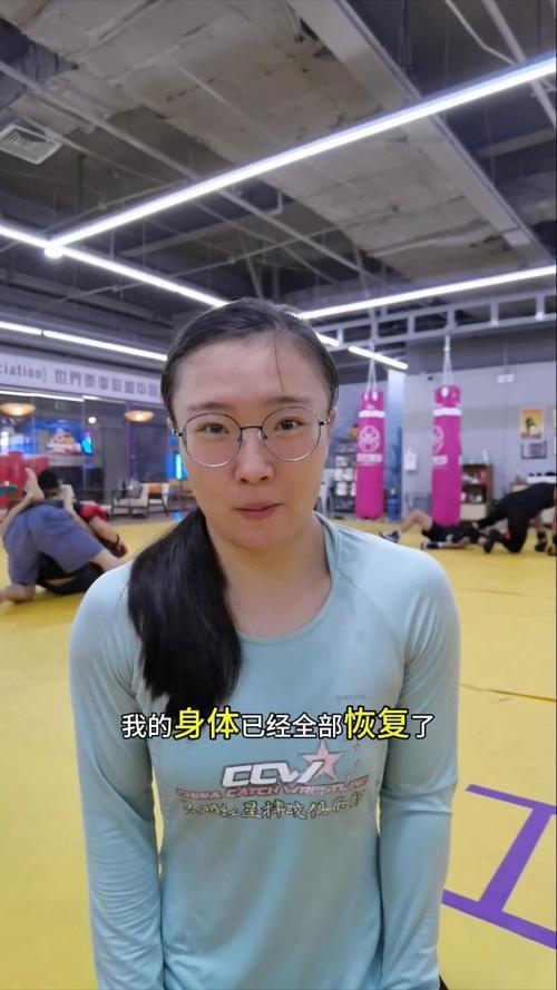 澳门拳击冠军石铭火了!白天当医生晚上打拳击同事:反差很大(图24) 澳门拳击冠军石铭火了!白天当医生晚上打拳击同事:反差很大(图24)