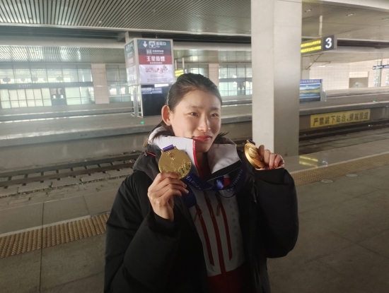 九金闪耀 吉林冰雪全面突破展风采(图2) 九金闪耀 吉林冰雪全面突破展风采(图2)