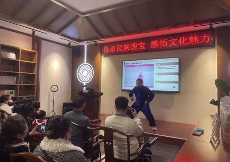 信阳中医药文化馆第七十期中医药知识讲座和义诊活动——健身气功八段锦(图1) 信阳中医药文化馆第七十期中医药知识讲座和义诊活动——健身气功八段锦(图1)