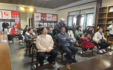 信阳中医药文化馆第七十期中医药知识讲座和义诊活动——健身气功八段锦(图2) 信阳中医药文化馆第七十期中医药知识讲座和义诊活动——健身气功八段锦(图2)