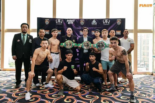 中国拳击开年大戏震撼落幕!4场头衔赛+火爆PK缔造现实版激战(图3) 中国拳击开年大戏震撼落幕!4场头衔赛+火爆PK缔造现实版激战(图3)
